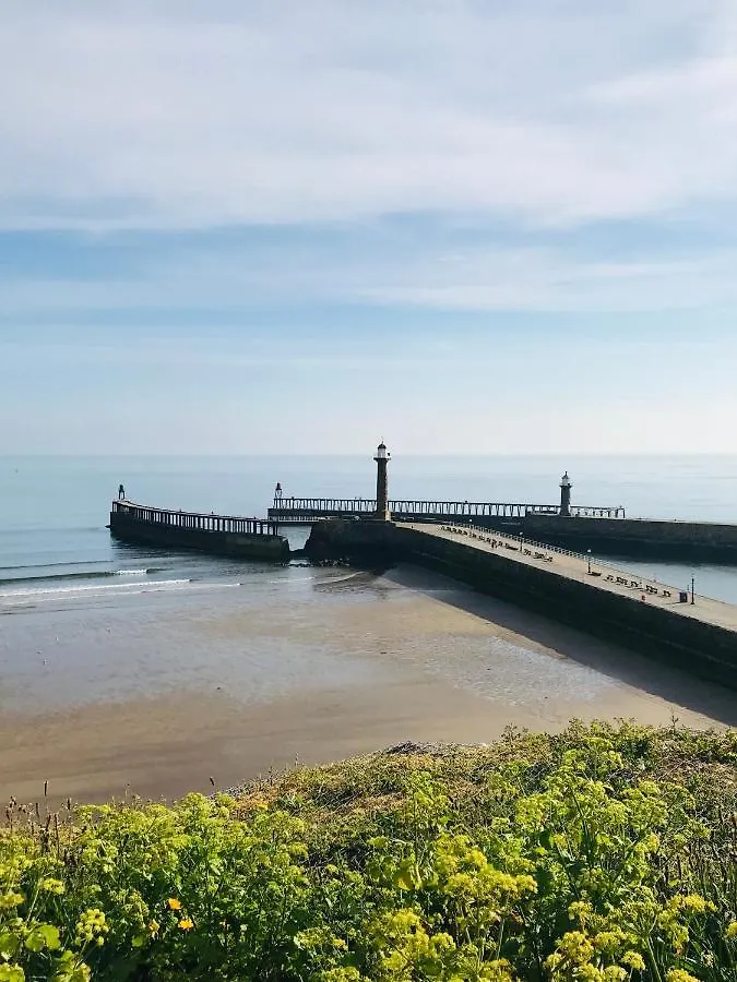 Riverview With Private Parking Apartment Whitby