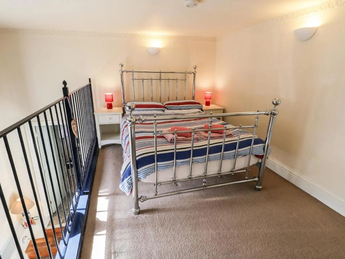 Nutshell Apartment