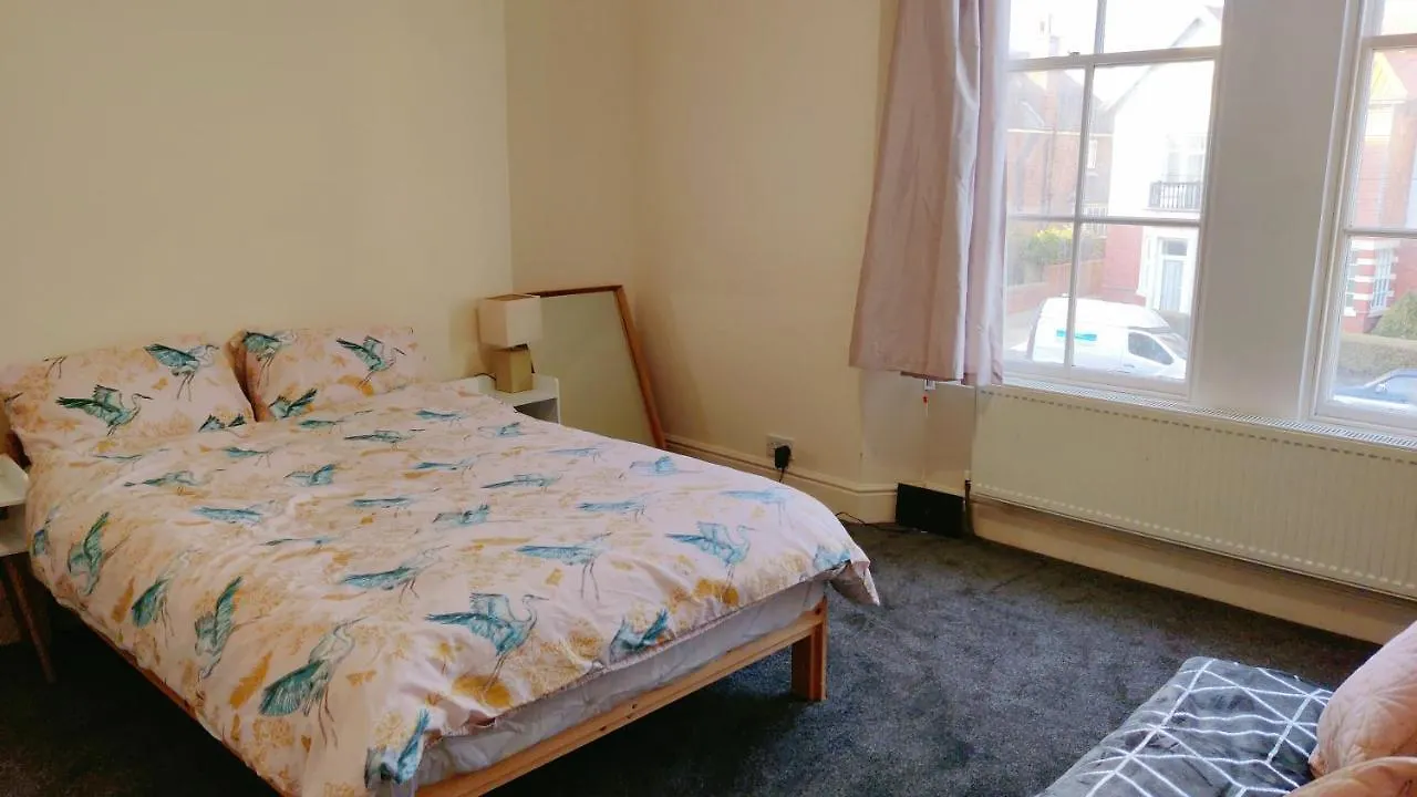 Full Nature Views Dancinglivingroom French Flat * 惠特比