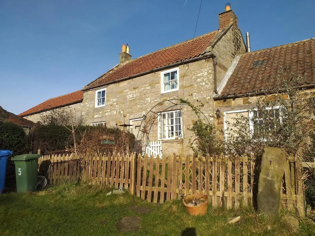 Holly Holiday home Whitby