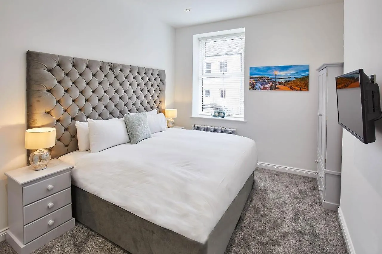 Host & - The Connell Daire *