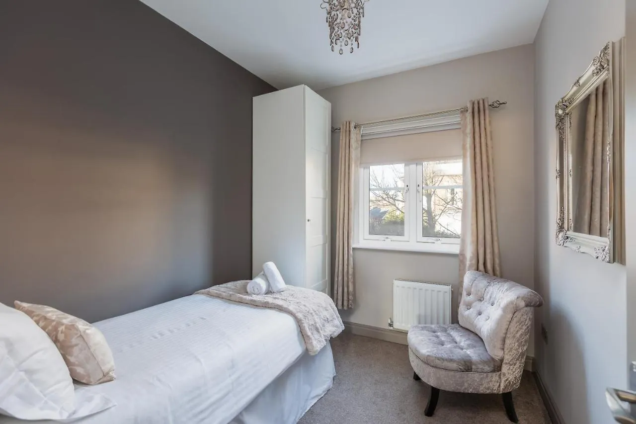펜션 Sugar Reef - A Fantastic Modern House With Garden, Free Parking For 2 Cars, Free Use Of Electric Vehicle Point, Beach, Shops, Bars And Restaurants Just A 10 Minute Walk Away! *