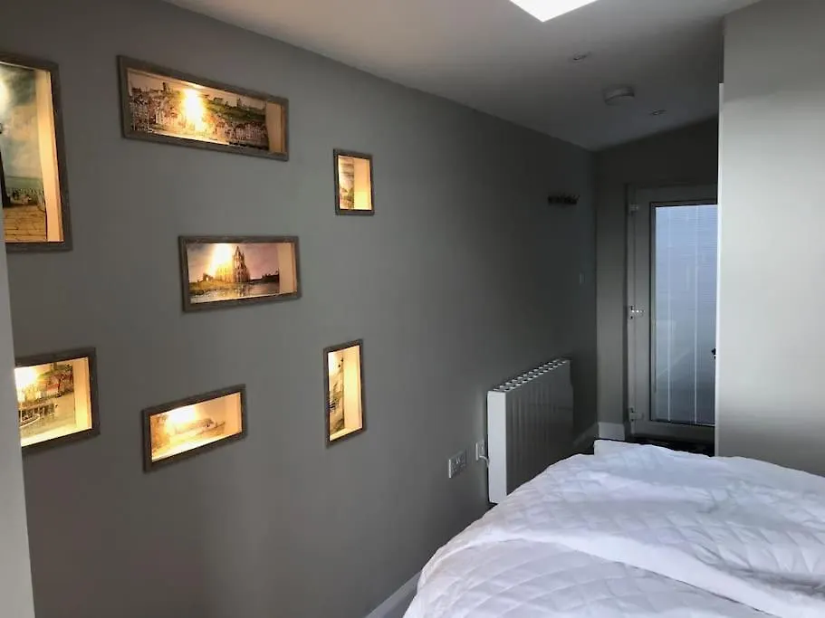 The View At 52, Apartment
