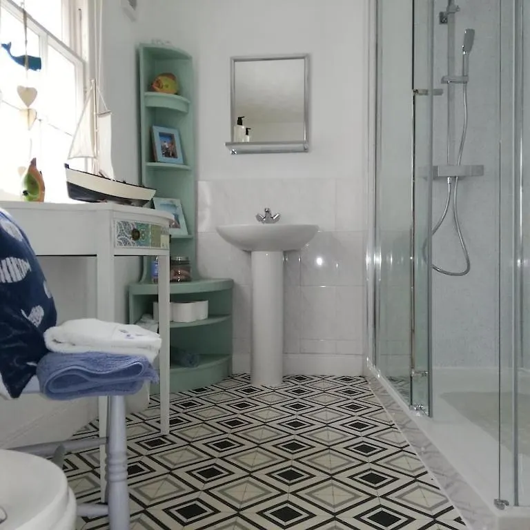 Apartment A Summer Place - Spacious Maisonette, Central Whitby, Sleeps 4, Close To Amenities Whitby