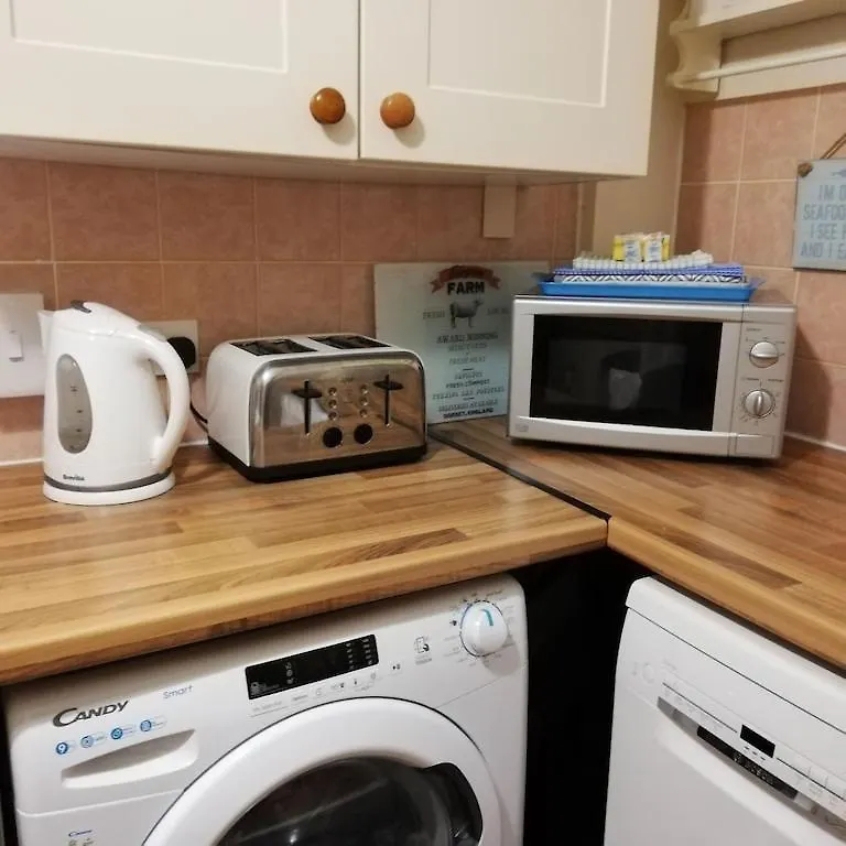 A Summer Place - Spacious Maisonette, Central Whitby, Sleeps 4, Close To Amenities *