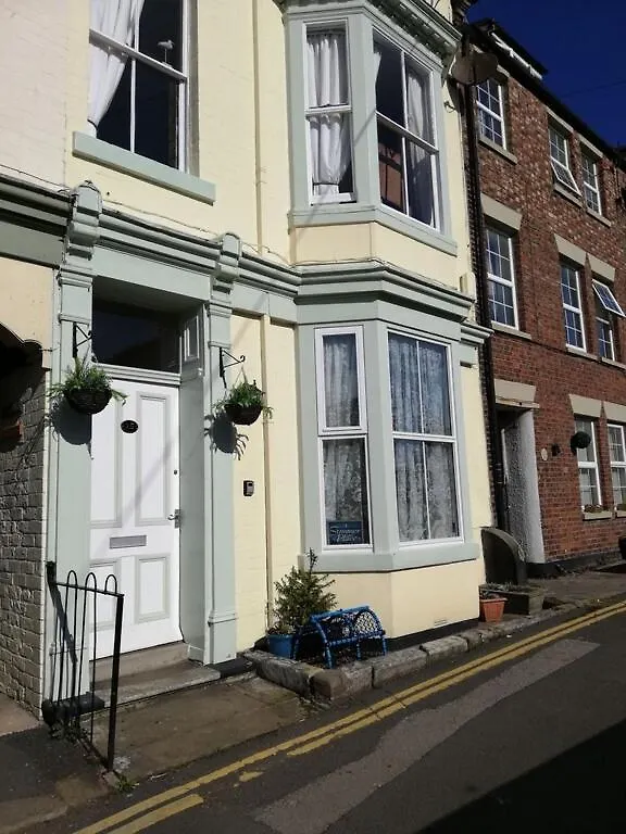 A Summer Place - Spacious Maisonette, Central Whitby, Sleeps 4, Close To Amenities * Whitby
