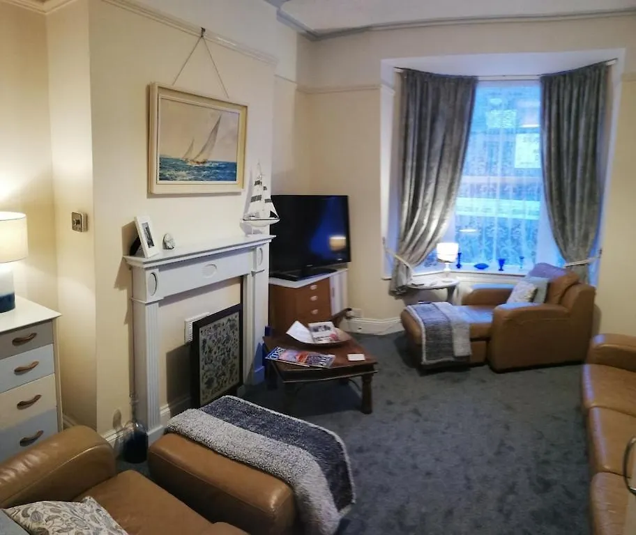 A Summer Place - Spacious Maisonette, Central Whitby, Sleeps 4, Close To Amenities Apartment *