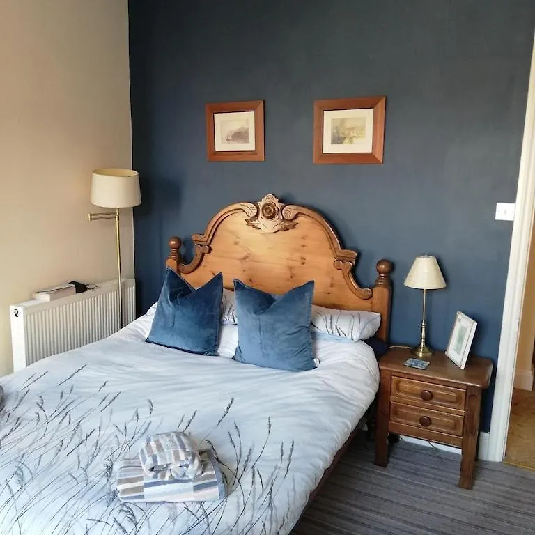 A Summer Place - Spacious Maisonette, Central Whitby, Sleeps 4, Close To Amenities