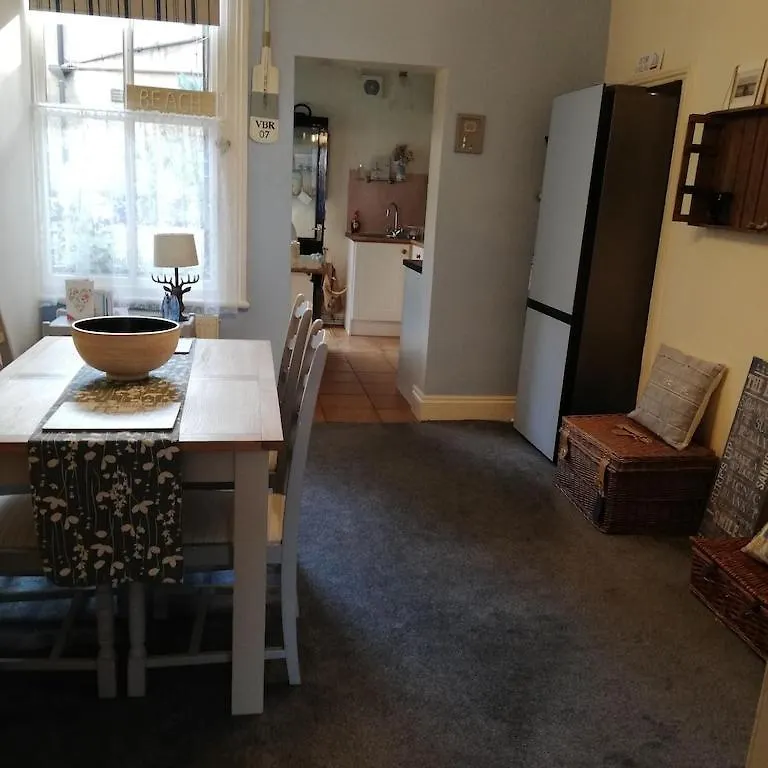A Summer Place - Spacious Maisonette, Central Whitby, Sleeps 4, Close To Amenities Apartment *