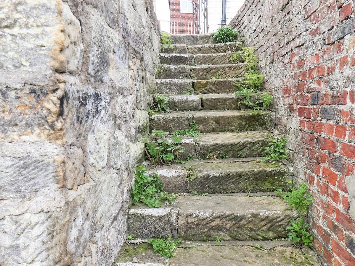 4 Boulby Bank *