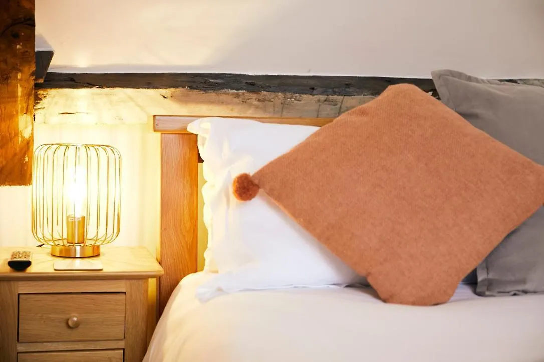 The Nest- 2 Bed * 惠特比