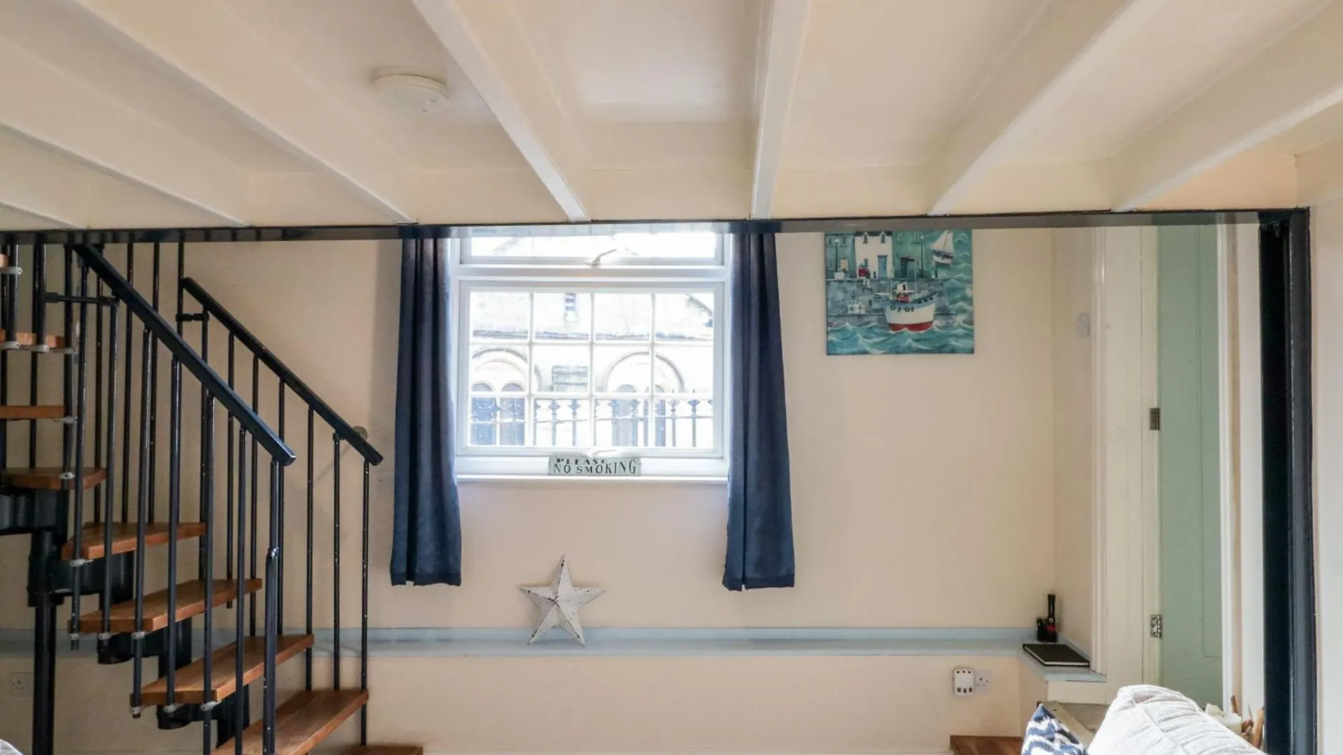 Nutshell Apartment Whitby