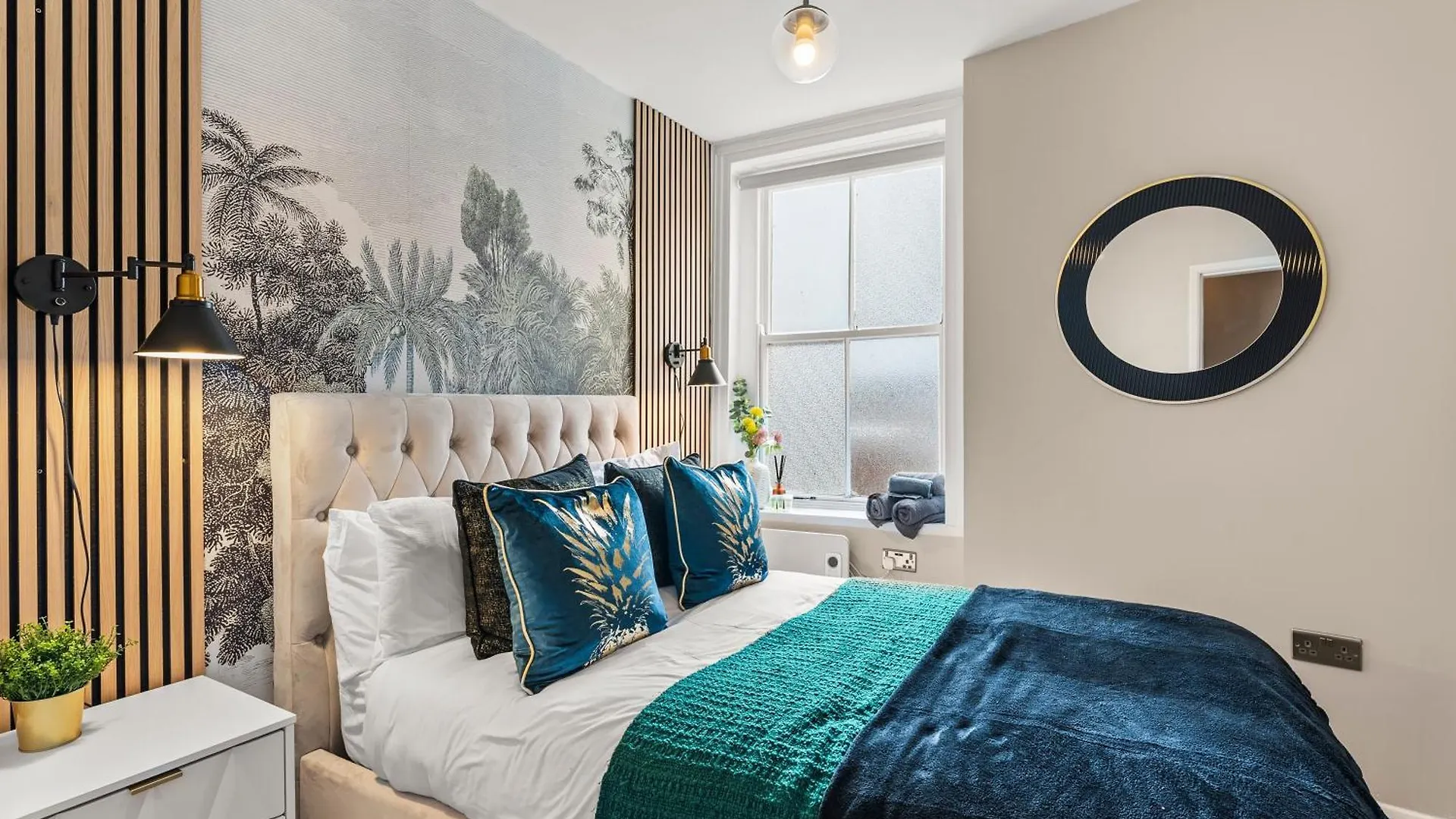 Apartment Newley Refurbished - Stylish 3 Bed Abode In - Sleeps 7 Whitby
