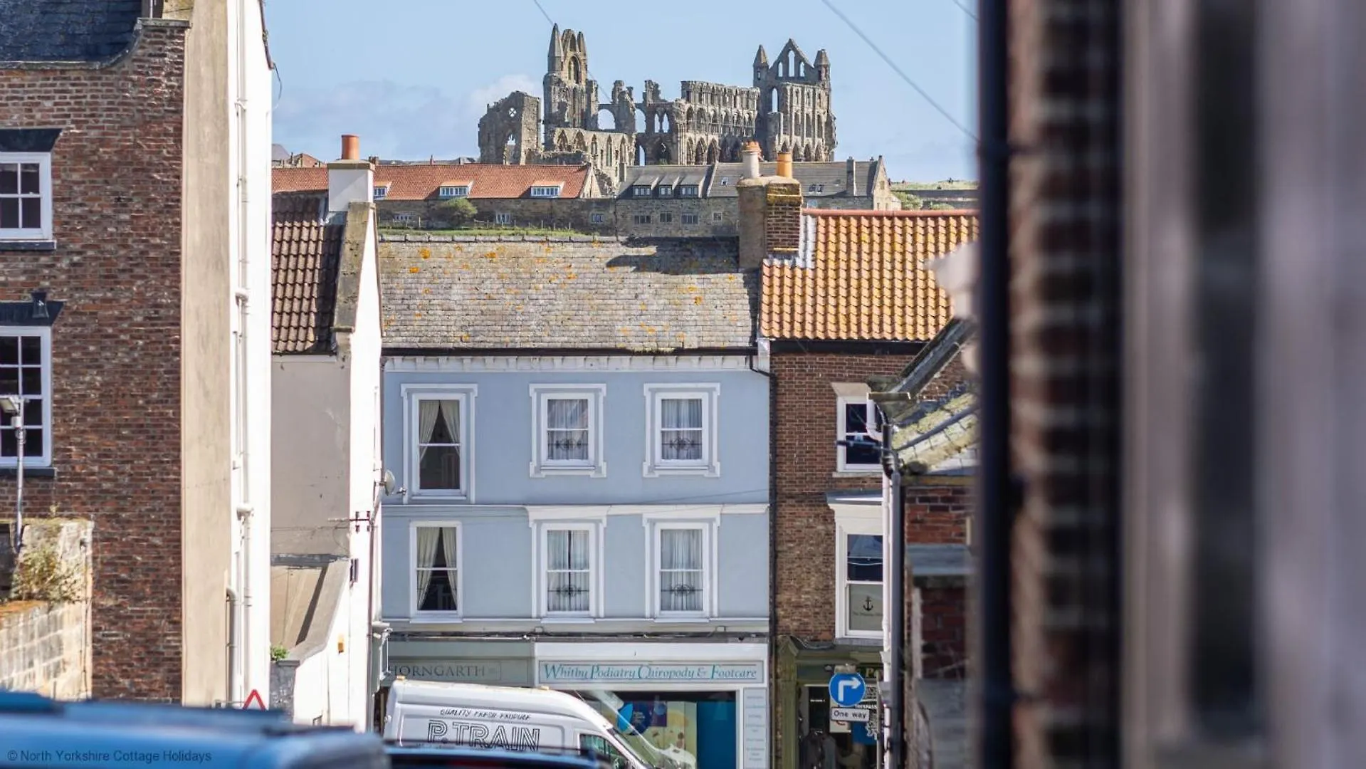 Mariners Hall - Elegant Close To Town Centre Whitby