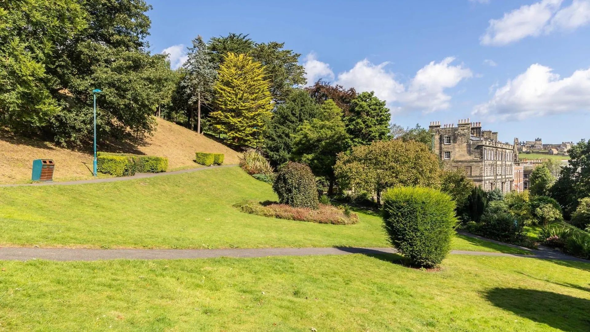 Mariners Hall - Elegant Close To Town Centre Holiday home Whitby