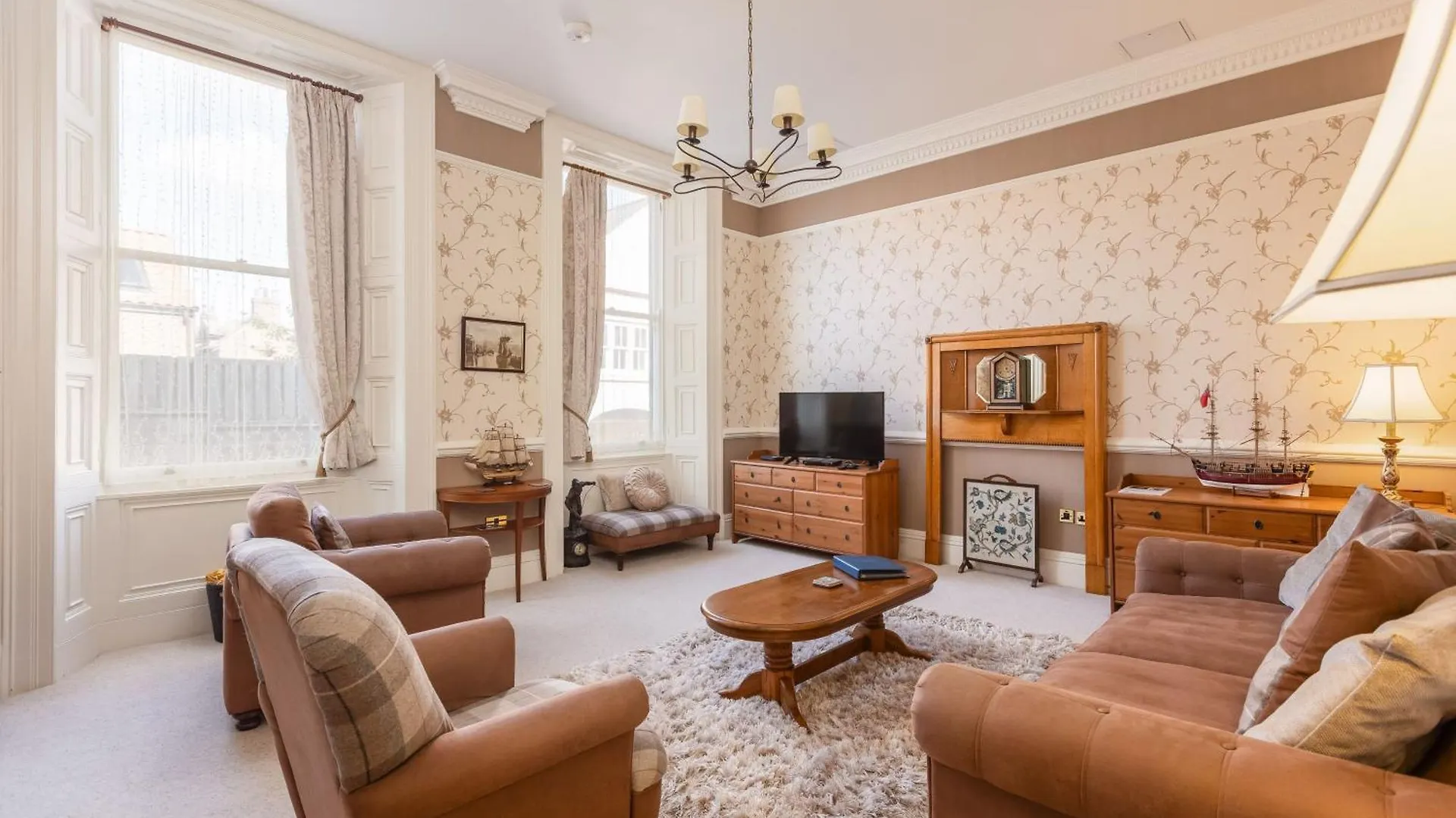 Mariners Hall - Elegant Close To Town Centre Holiday home