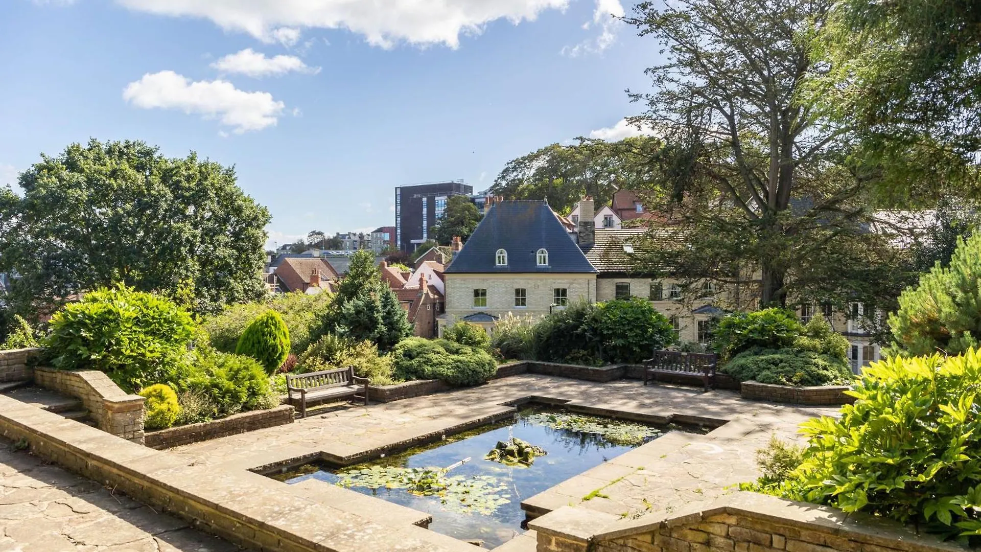 Mariners Hall - Elegant Close To Town Centre Whitby