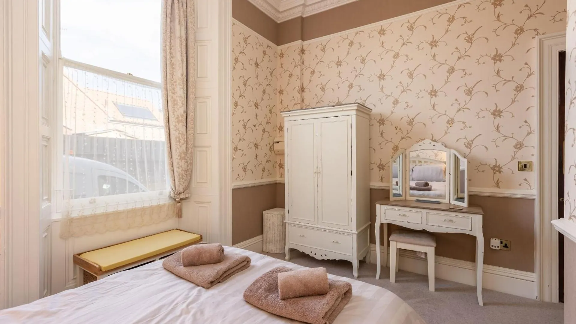 Mariners Hall - Elegant Close To Town Centre