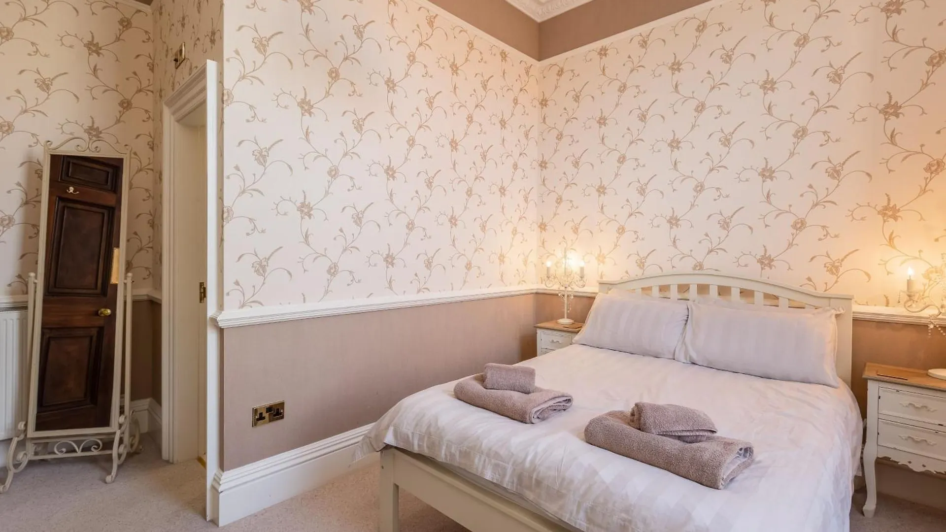 Mariners Hall - Elegant Close To Town Centre Holiday home