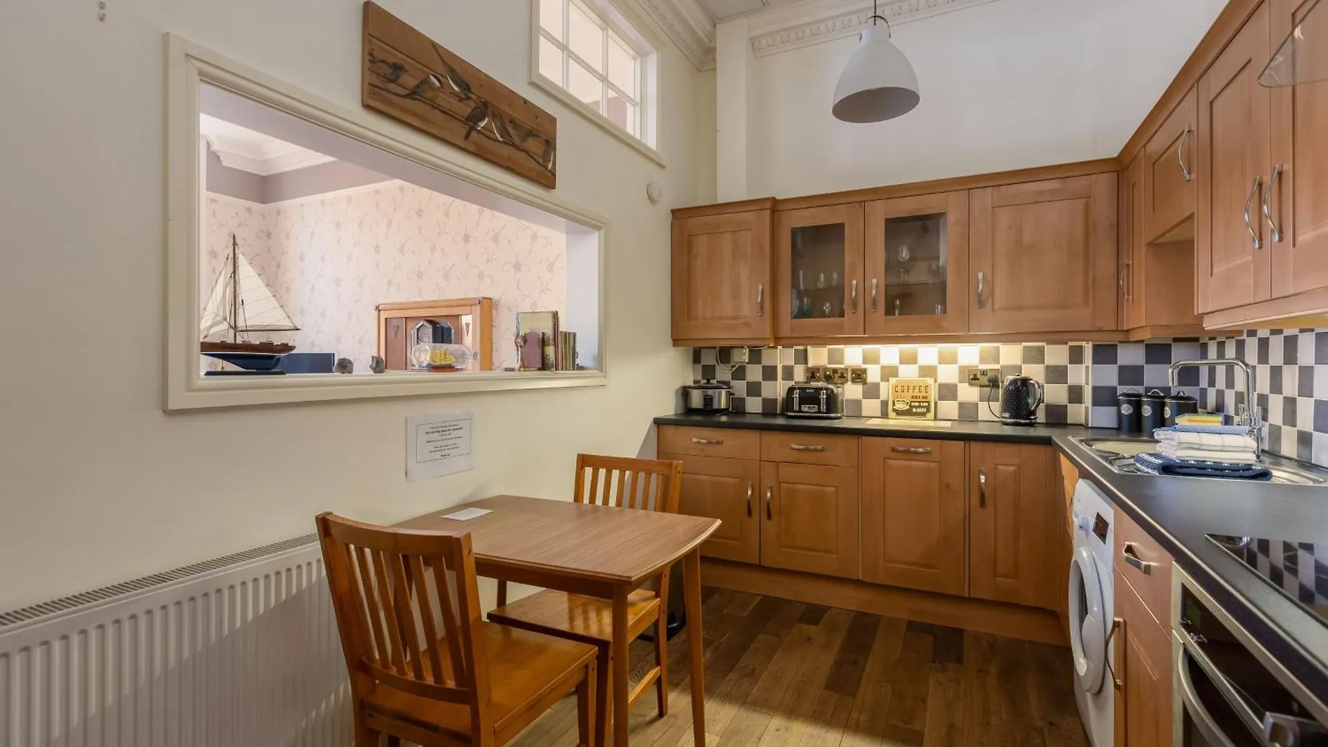 Mariners Hall - Elegant Close To Town Centre Whitby