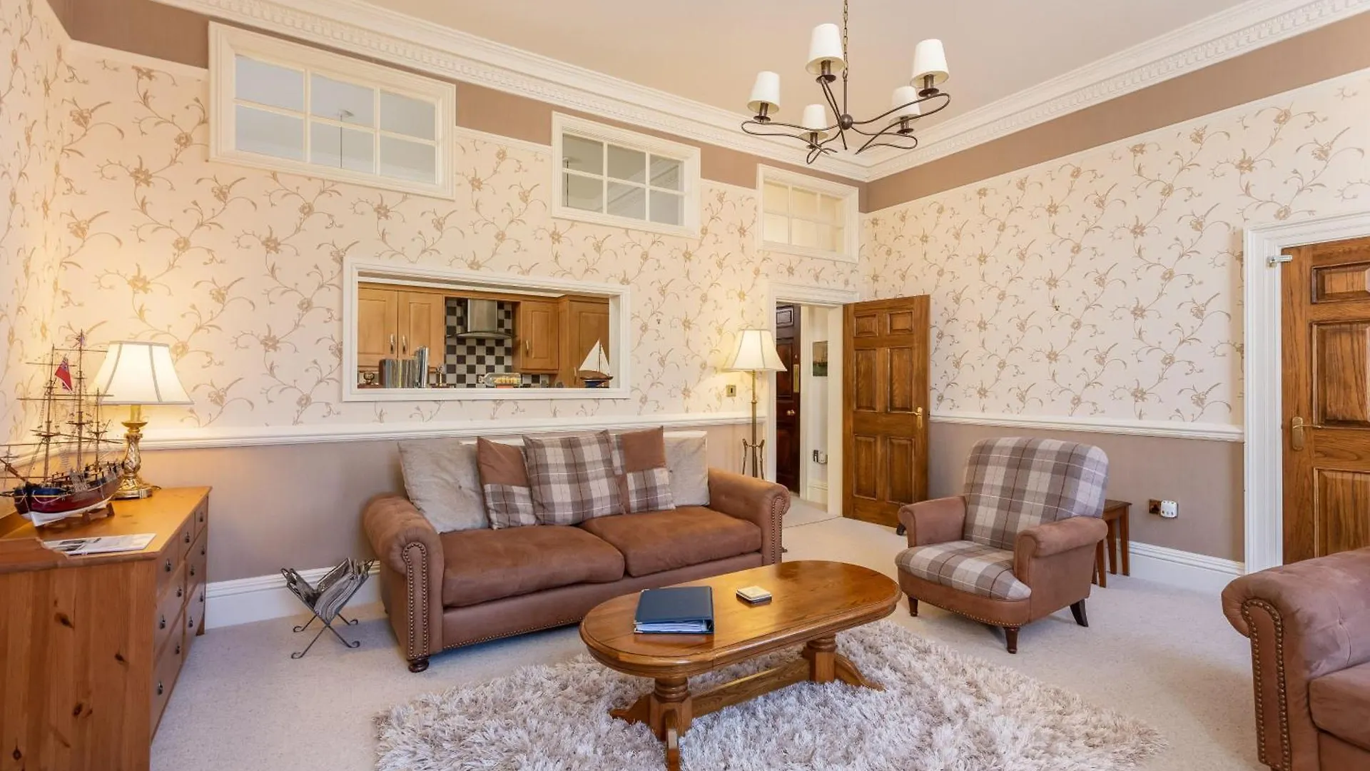 Mariners Hall - Elegant Close To Town Centre Whitby