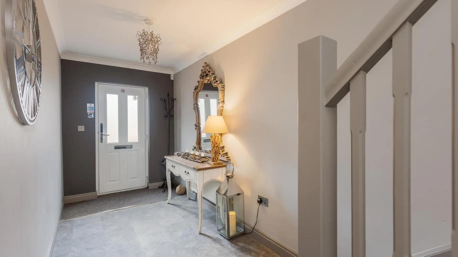 Sugar Reef - A Fantastic Modern House With Garden, Free Parking For 2 Cars, Free Use Of Electric Vehicle Point, Beach, Shops, Bars And Restaurants Just A 10 Minute Walk Away! *