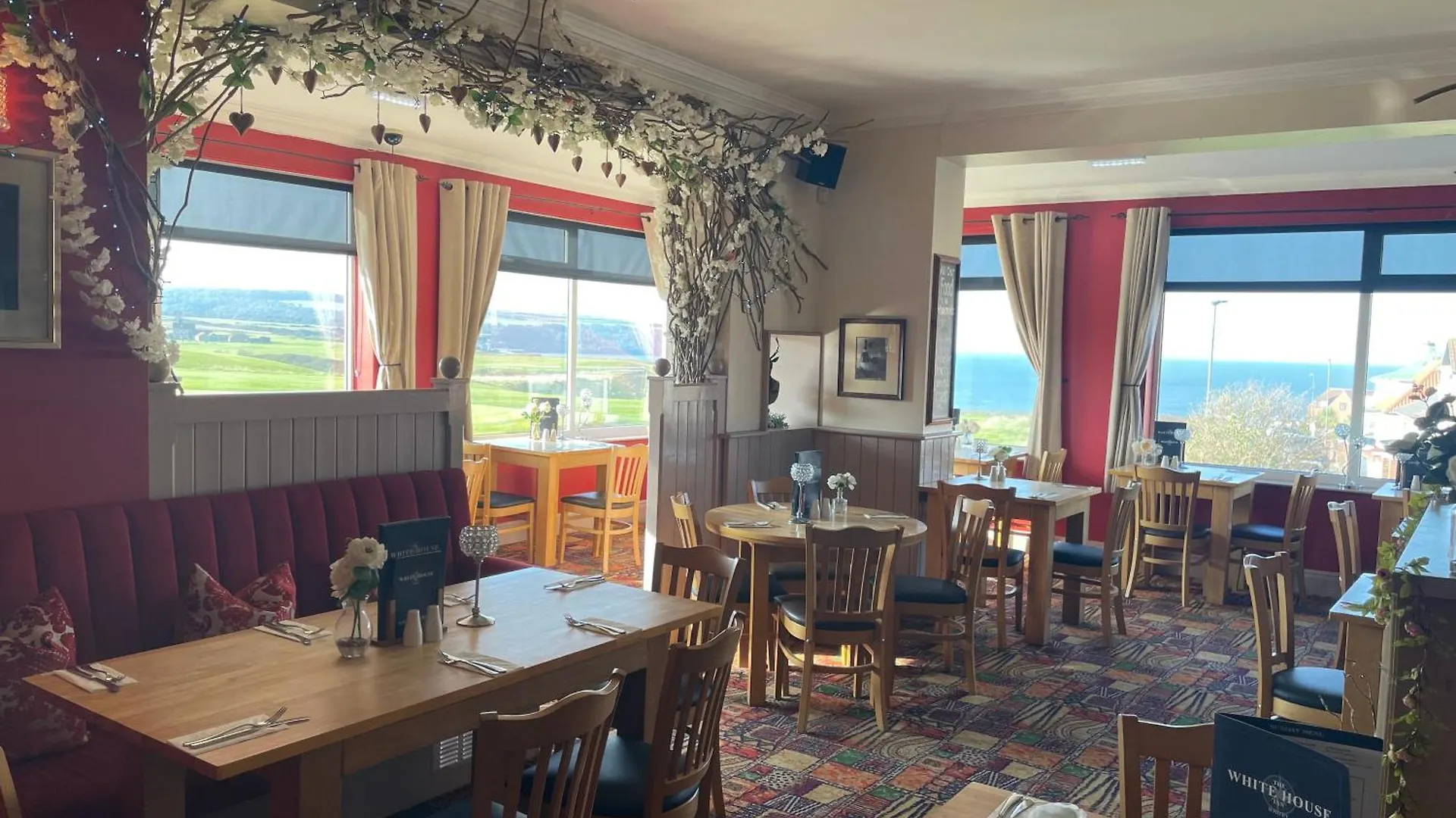 The White House Inn - Whitby Мини-отель 4*