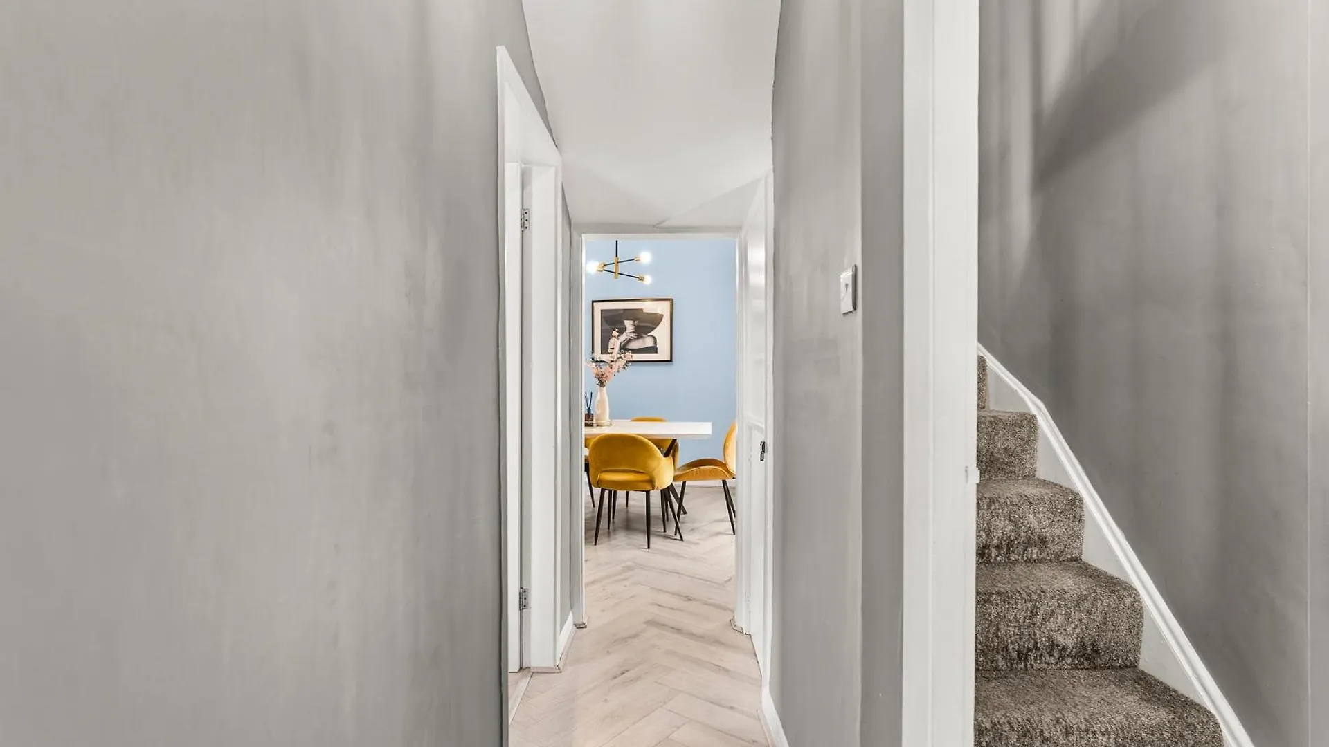 Elegant 3 Bed Abode In Central Whitby - Harbour Views *