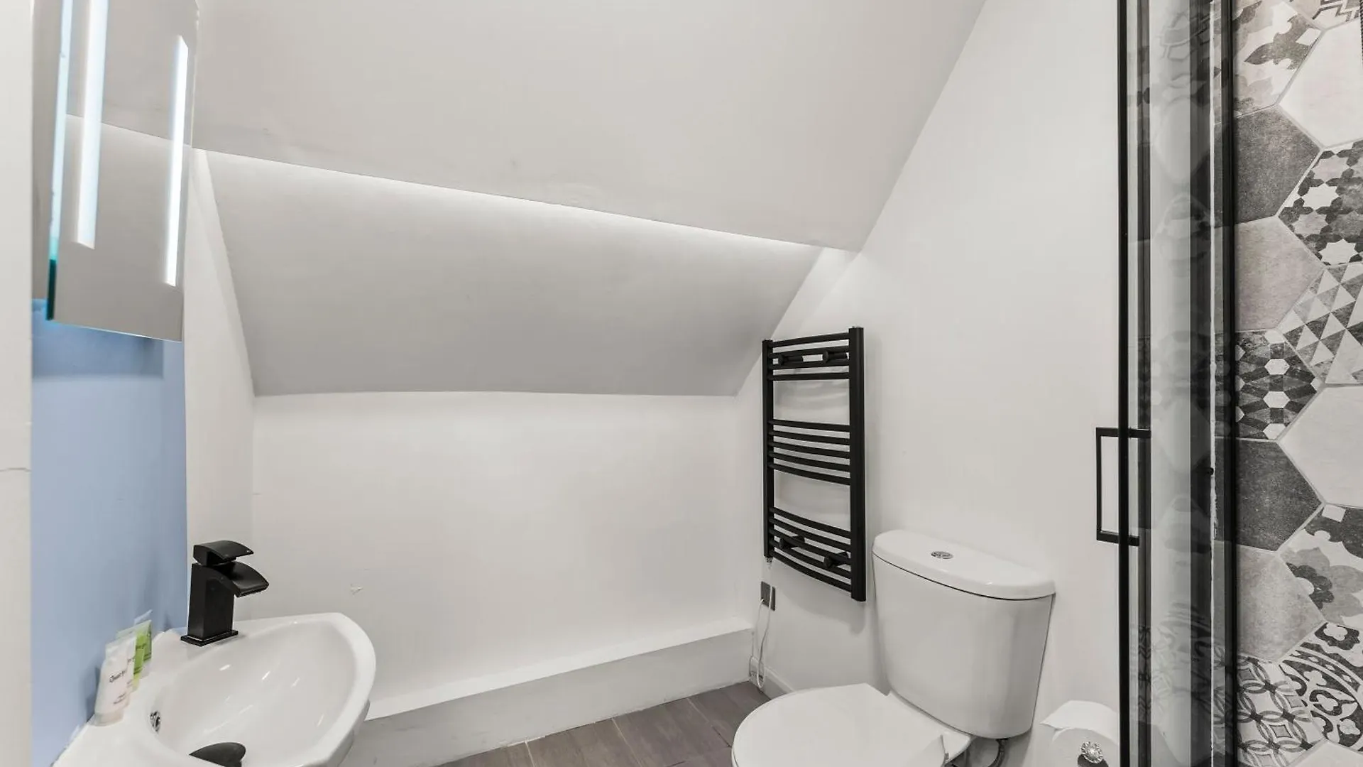 Elegant 3 Bed Abode In Central Whitby - Harbour Views Whitby