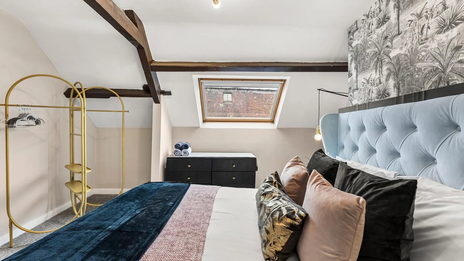 Apartment Elegant 3 Bed Abode In Central Whitby - Harbour Views *