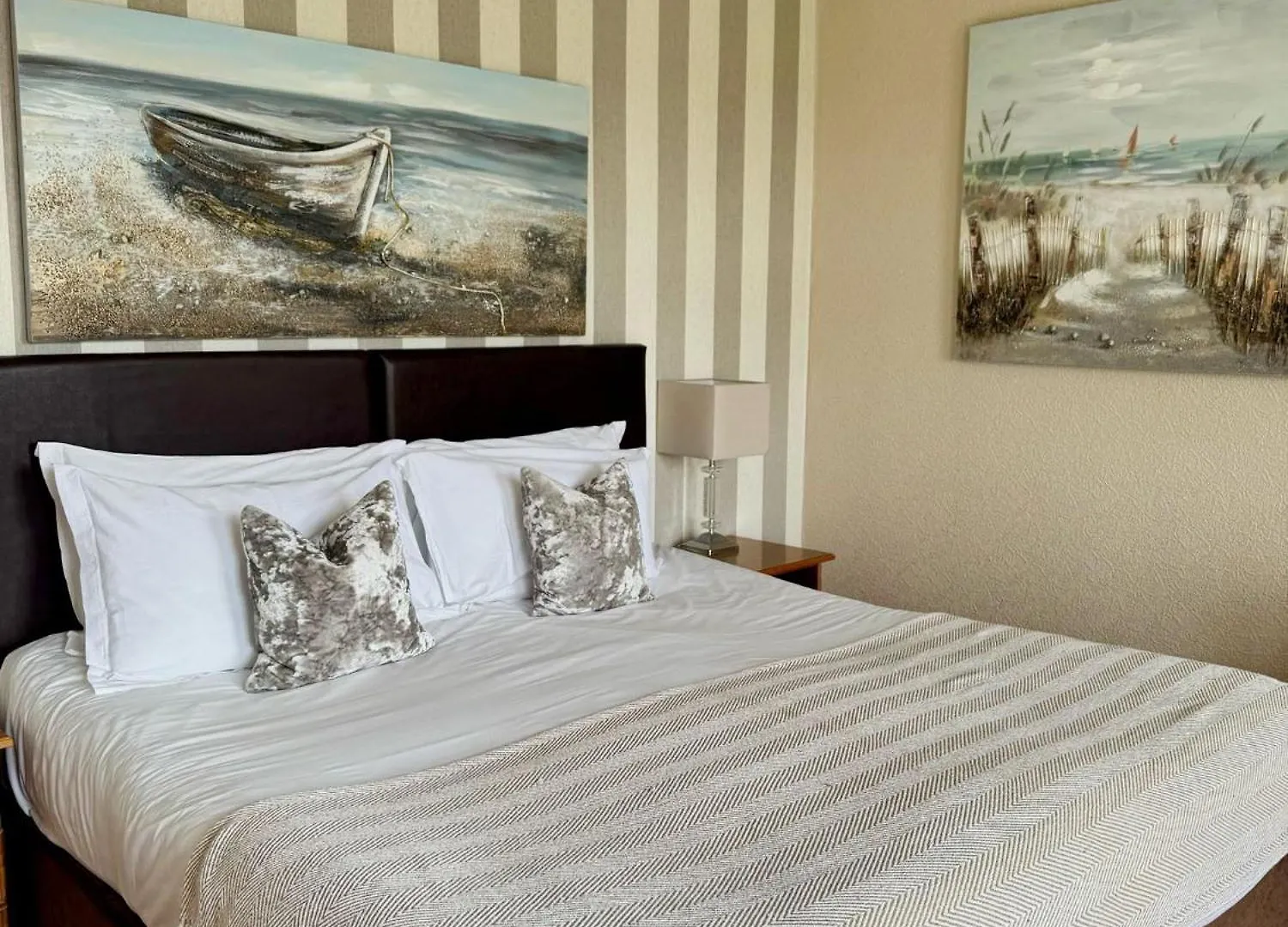 The White House Inn - Whitby Мини-отель