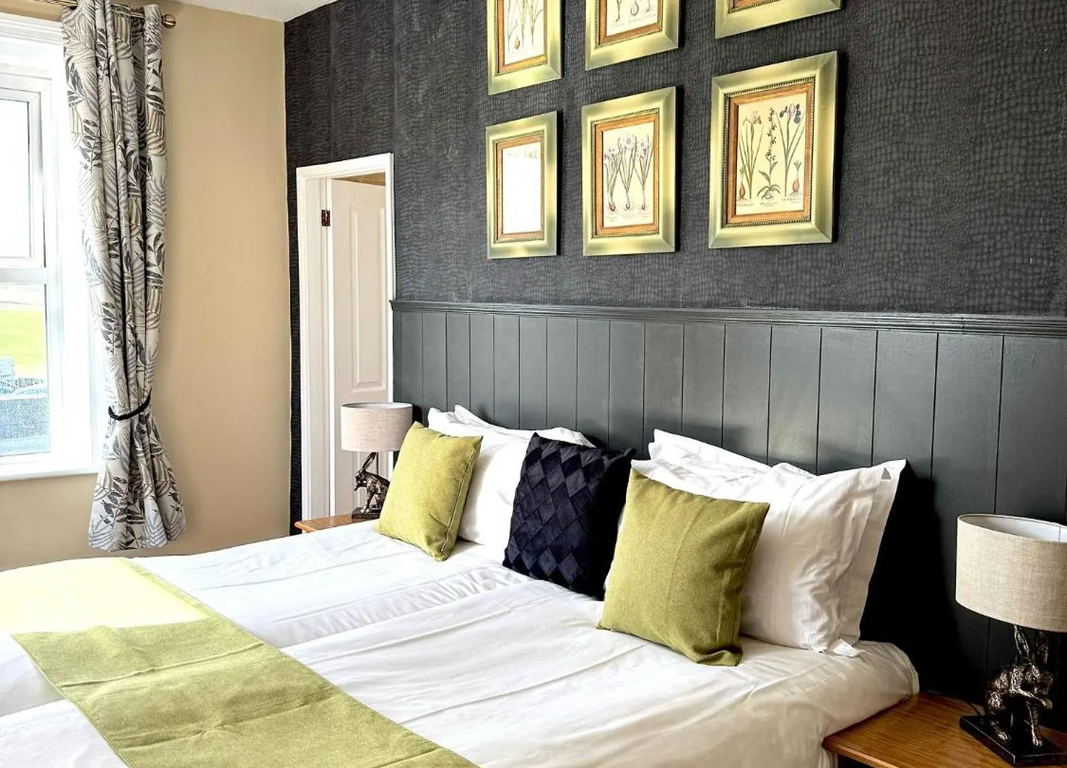 The White House Inn - Whitby Мини-отель