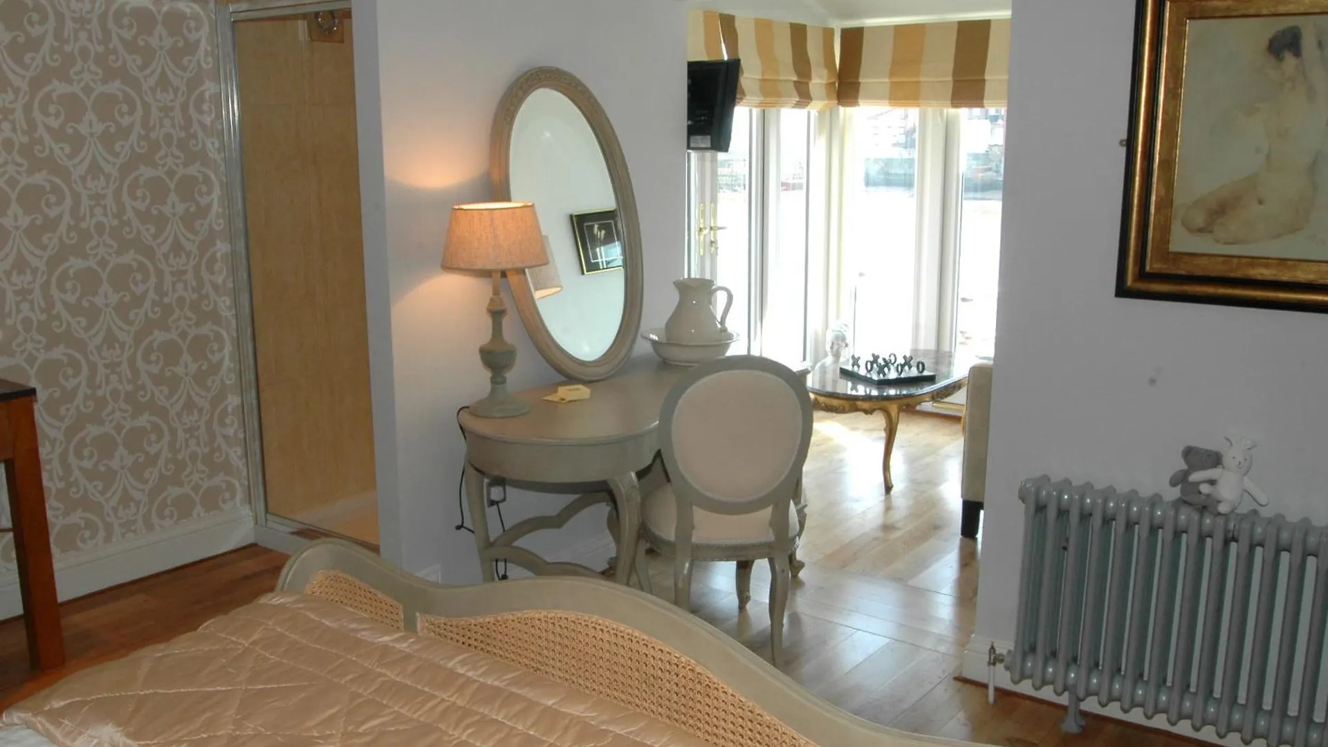 The Marine & Restaurant * Whitby