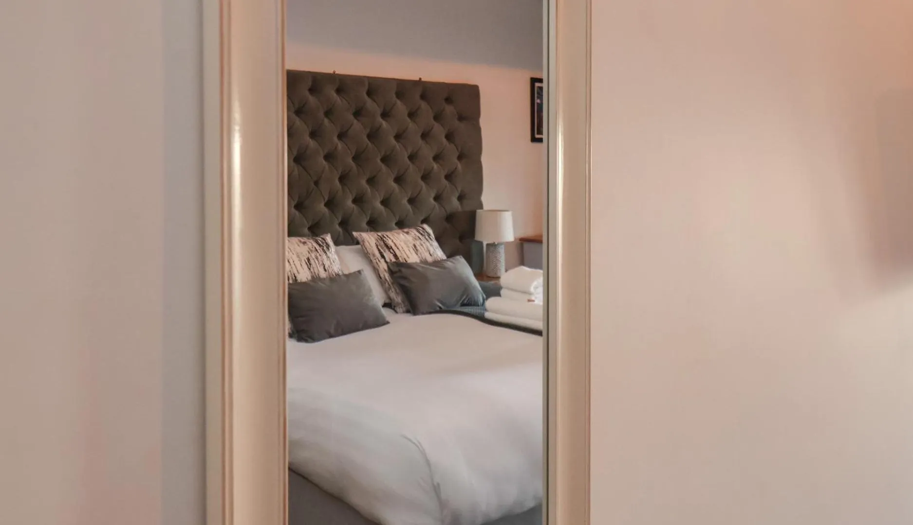 Duchess Of Hamilton Engine Shed Apartment *