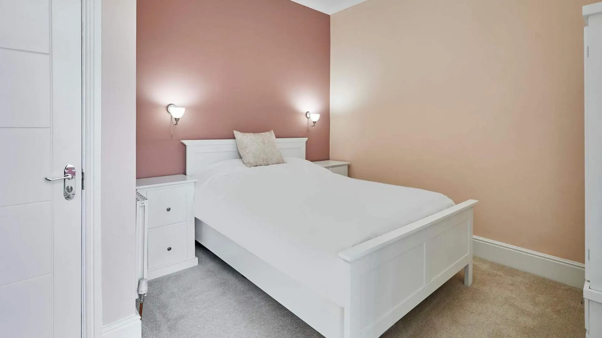Host & - 3 Metropole Towers Апартаменты *