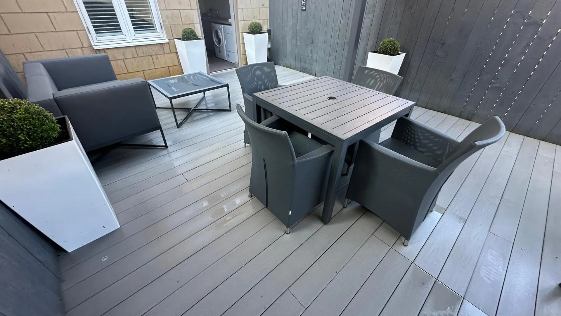 Sugar Reef - A Fantastic Modern House With Garden, Free Parking For 2 Cars, Free Use Of Electric Vehicle Point, Beach, Shops, Bars And Restaurants Just A 10 Minute Walk Away! 펜션