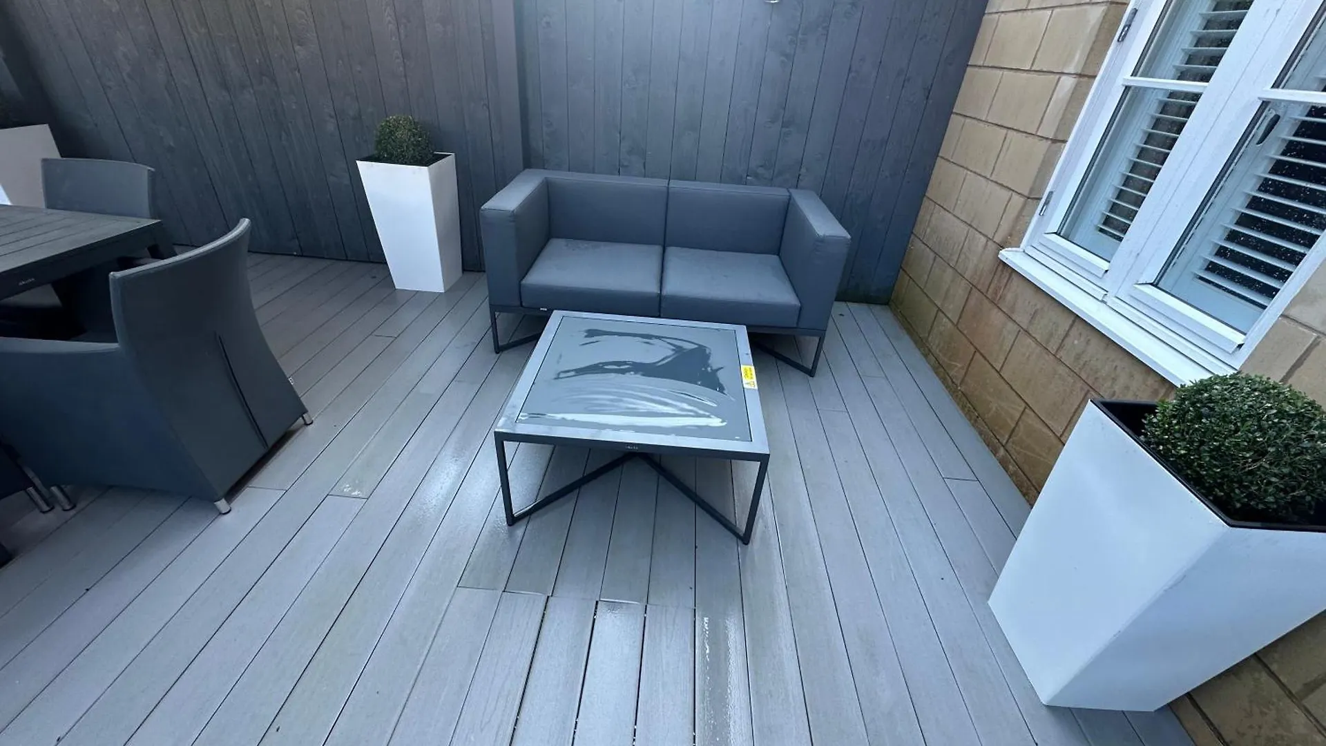 Sugar Reef - A Fantastic Modern House With Garden, Free Parking For 2 Cars, Free Use Of Electric Vehicle Point, Beach, Shops, Bars And Restaurants Just A 10 Minute Walk Away!
