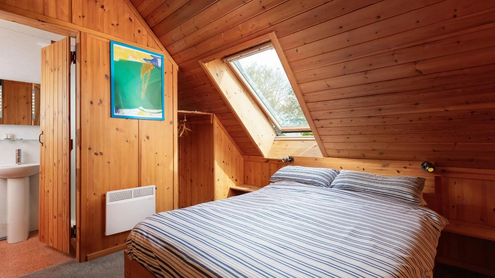 Capsule Rooms, Free Private Parking Whitby