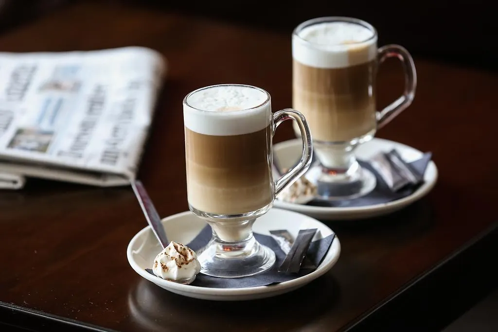 Мини-отель The White House Inn - Whitby Уитби