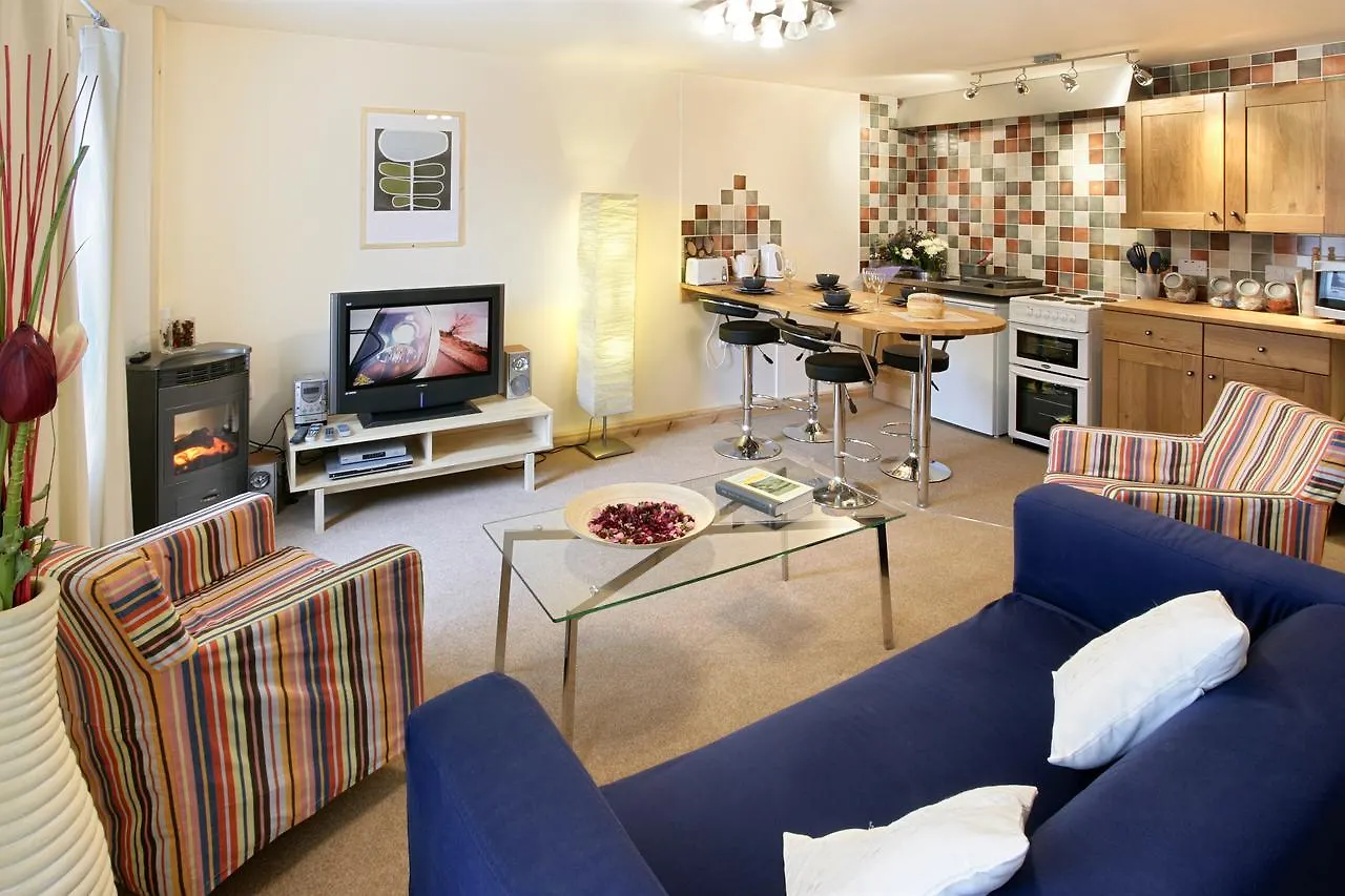Discovery Aparthotel 4*