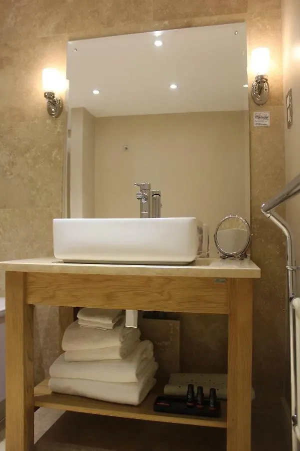 Mallyan Spout Hotel Hotel