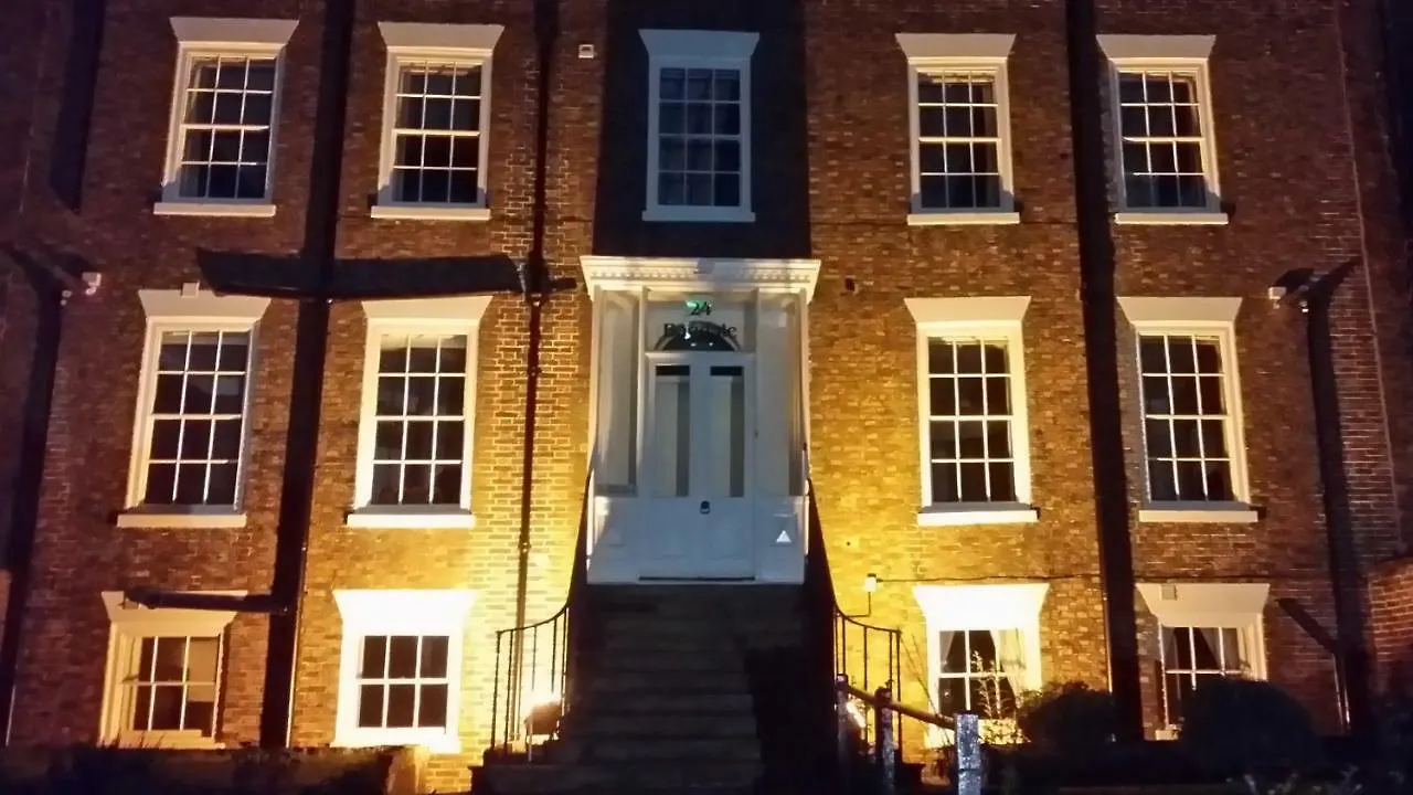White Linen Whitby, Only 4* Уитби