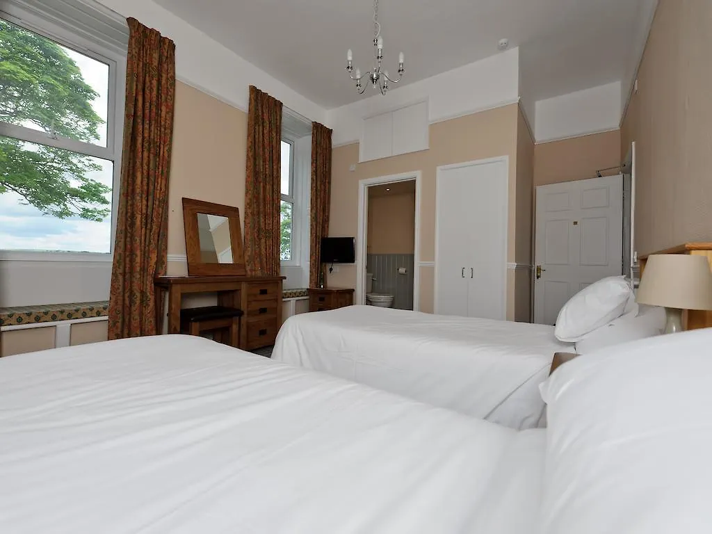 Country house Larpool Hall *