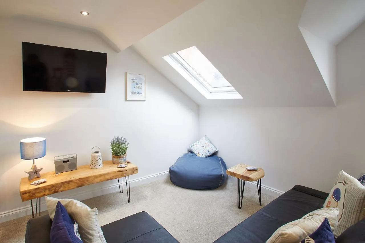 Host & - Number 3 At Pannett Apartment Whitby