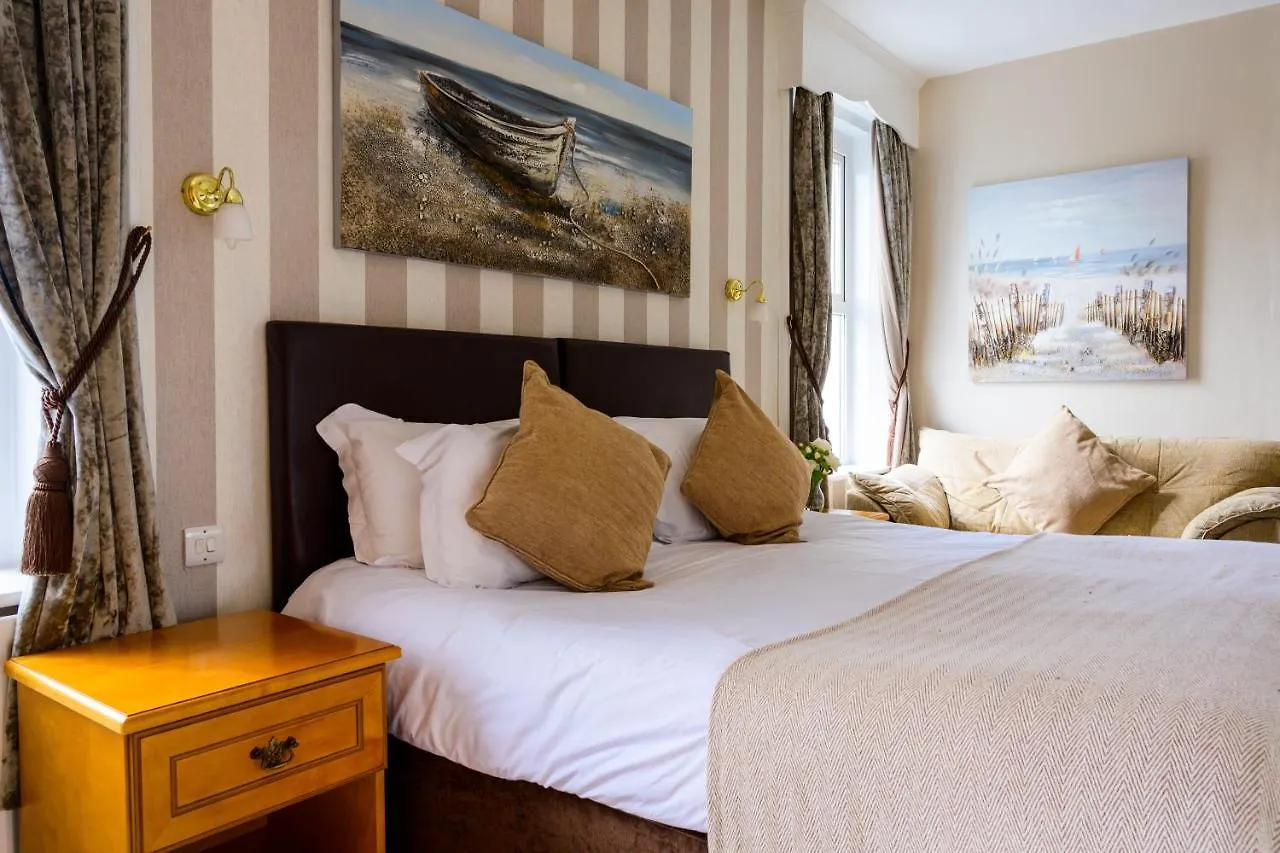 Мини-отель The White House Inn - Whitby Уитби