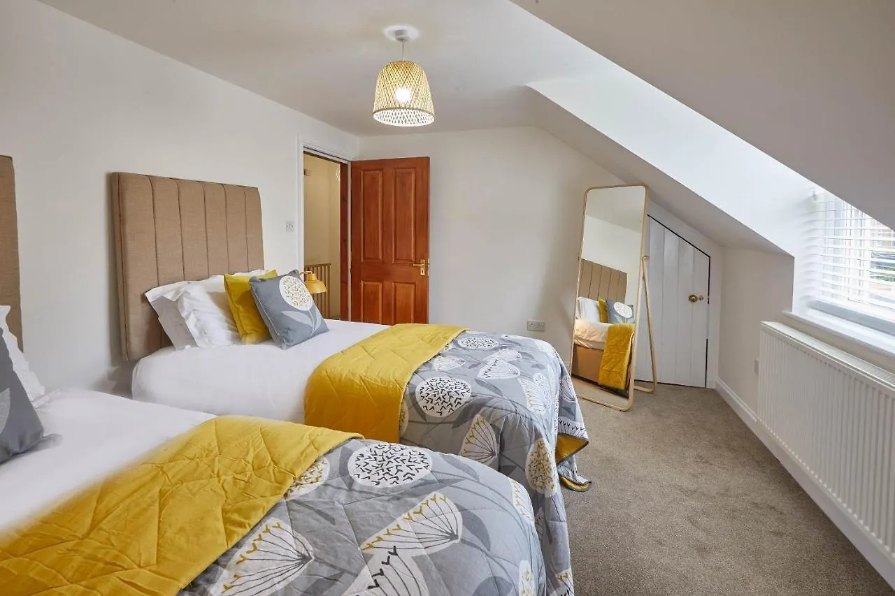 Host & - Harbour View House * Whitby