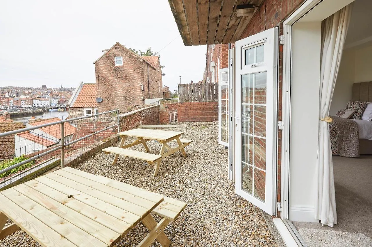 Host & - Harbour View House * Whitby