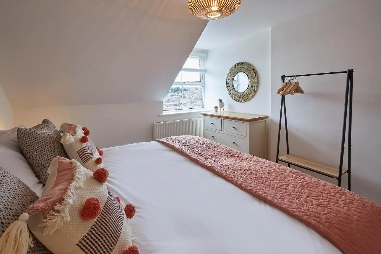 Host & - Harbour View House Whitby