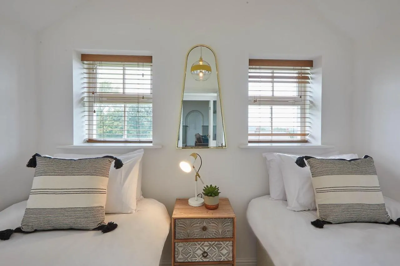 Host & - Dunsley Chapel Holiday home *