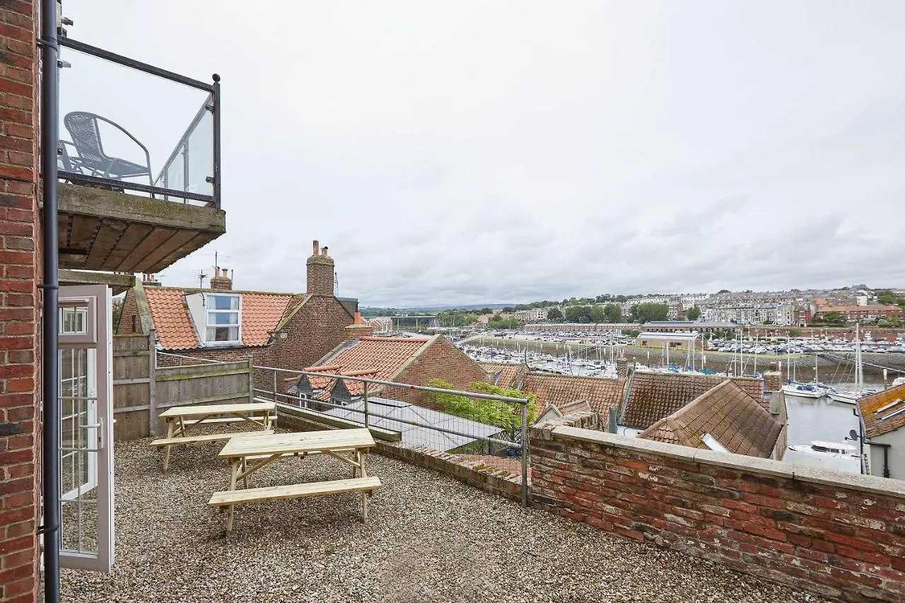 Host & - Harbour View House Whitby